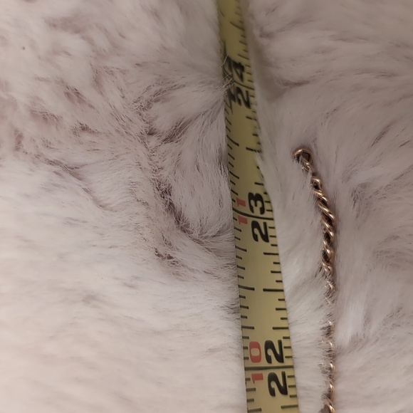 Avon| Vintage Apricot Cameo with Gold Toned Border and Rear Detailing - Picture 10 of 10